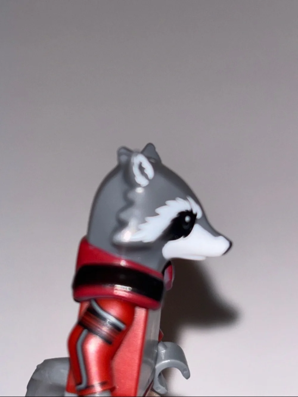 LEGO Rocket Raccoon Minifigure with Accessories Guardians of the Galaxy Raccoon - Picture 4 of 13
